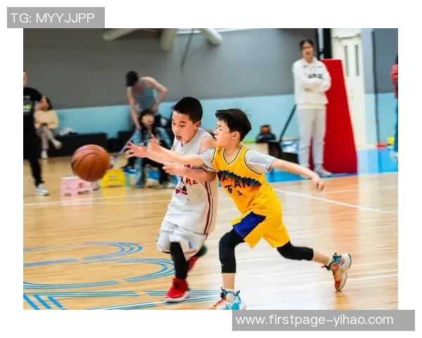 余嘉豪的成长之路与篮球梦想的追逐历程分析